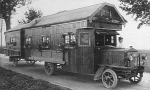 Blast From the Past: 1922 Fahrbares Landhaus Motorhome Was a Literal Home on Wheels