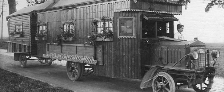 The 1922 Fahrbares Landhaus motorhome offered accommodation for an entire family 
