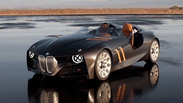 Concepto de homenaje de BMW, retro con una explosión