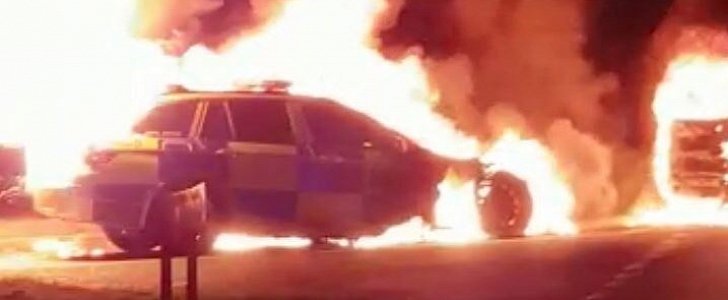 BMW 5 Series police car spontaneously goes up in flames, sets fire to another car