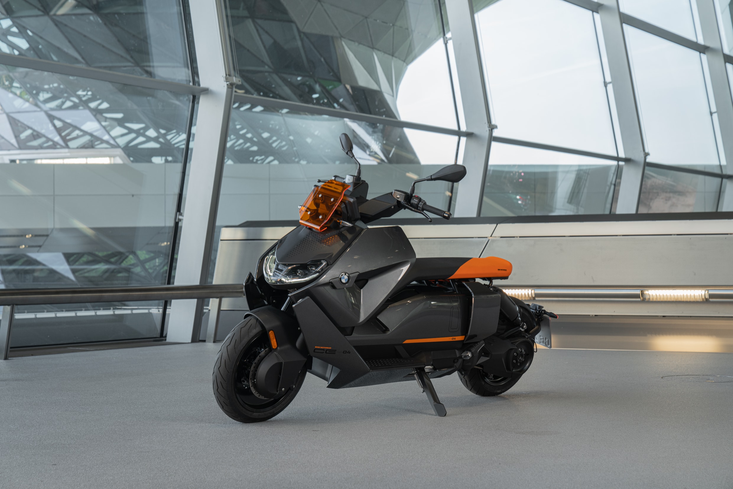 BMW Announces 2022 CE 04 Electric Scooter - Proudly Displays Motorrad  Heritage - autoevolution