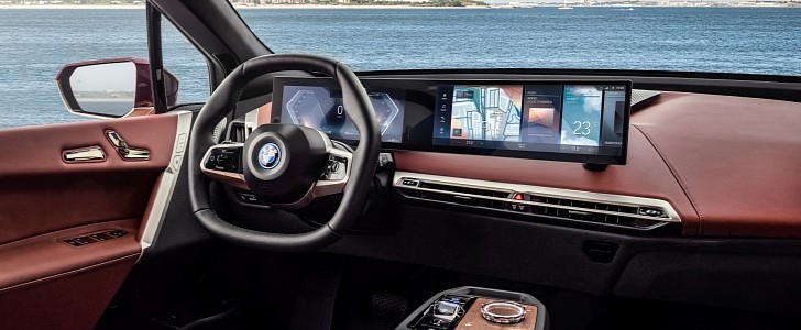 BMW iDrive 8 and the new curved screen