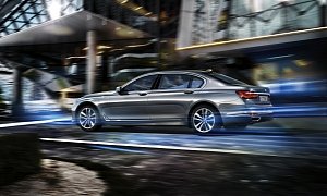 BMW Claims Its New 7 Series Plug-in-Hybrid Has a Longer Range than the Equivalent S-Class