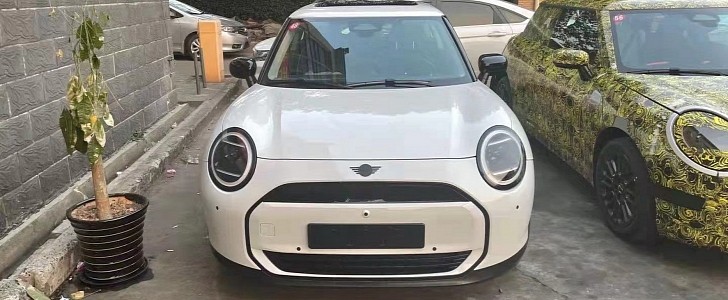 The future Mini E made in China was photographed with no disguises in December 2021