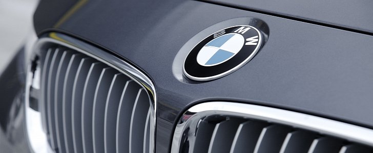 BMW 3 Series front grille and badge