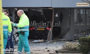 BMW E93 M3 Crashes into Building in Holland
