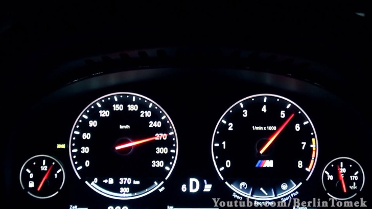 BMW M5 at 270 km/h
