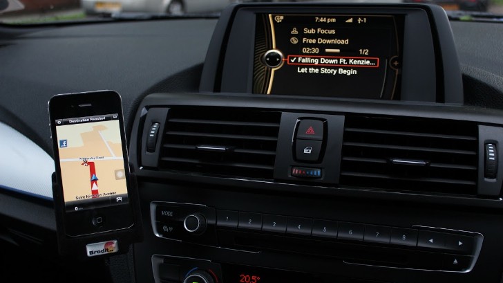 BMW F20 1 Series with iPhone Dash Dock