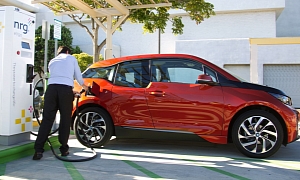 BMW i3 Charged for the First Time at a Public Combo Charging System