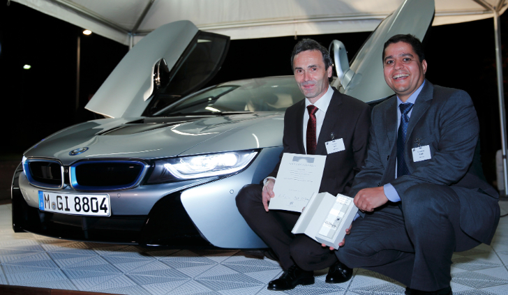 Dr. Helmut Erdl and Dr. Abdelmalek Hanafi in front oft the BMW i8 with Laserlight