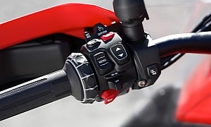 BMW Kills the Clutch Lever on Motorcycles, New Tech Still Allows for Manual Shifting