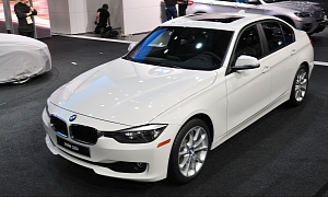BMW Launches 320i Entry-Level 3-Series in Detroit