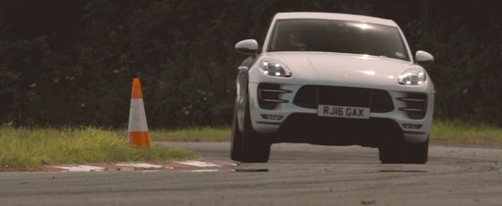 Porsche Macan Turbo cornering