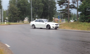 BMW M5 Drifts in a Roundabout, Flashes Dacia to Get Out of the Way