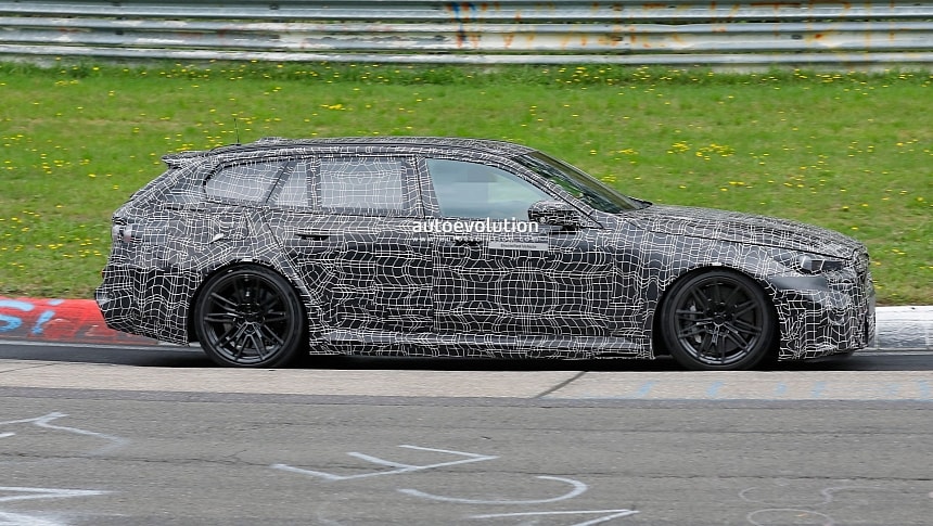BMW M5 Touring caught testing