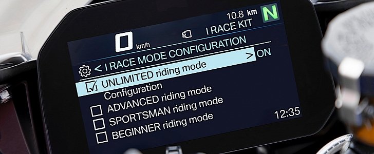 BMW iRace kit riding modes