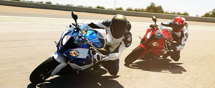 2016 BMW S1000RR on the track
