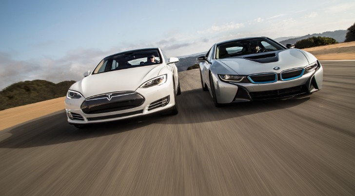Tesla Model S vs BMW i8