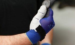 BMW Workers Offered 3D Printed Finger Cots to Prevent Injuries
