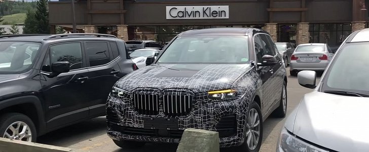 BMW X7 Prototype Also Spotted at Calvin Klein Store