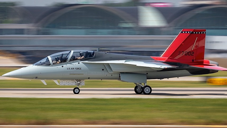 Soon-to-Be Replaced T-38 Talon Flies With the Big Bad Boys, Shows It Still  Has It - autoevolution