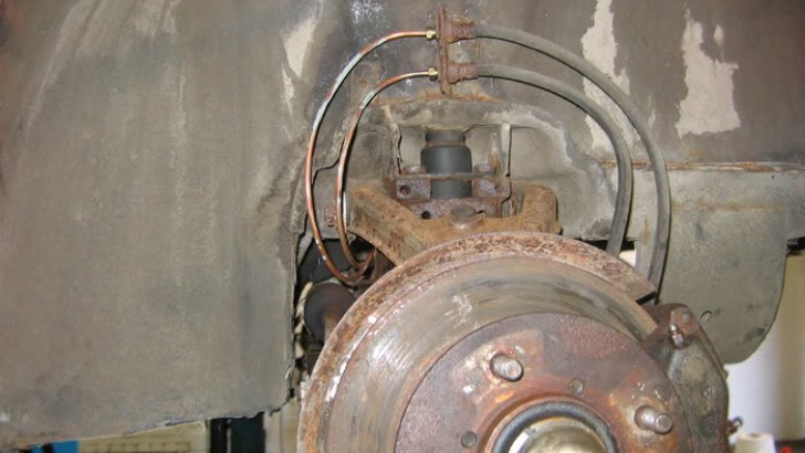 Rusty brake lines and brake discs