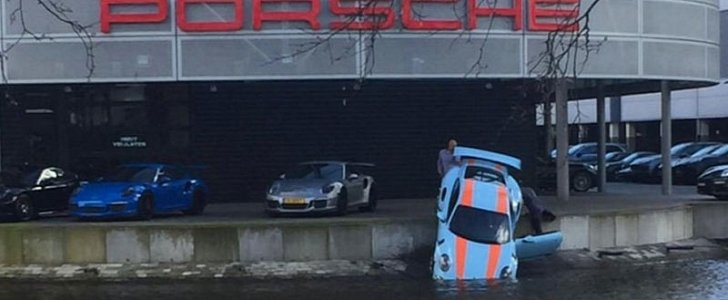 911 GT3 RS rolled into the water