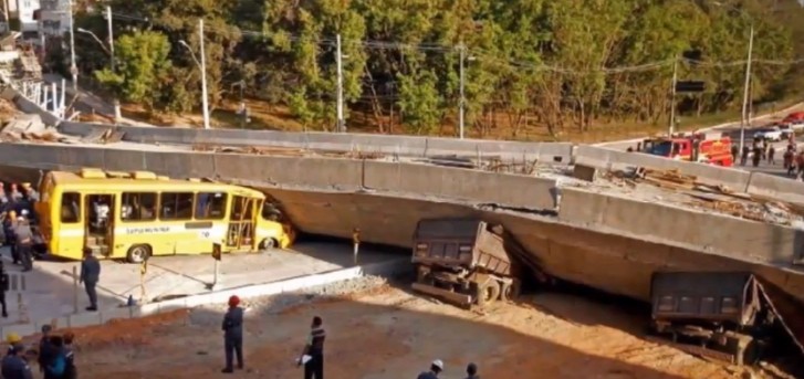 Brazil's Under Construction Flyover Part of World Cup Legacy Collapses 
