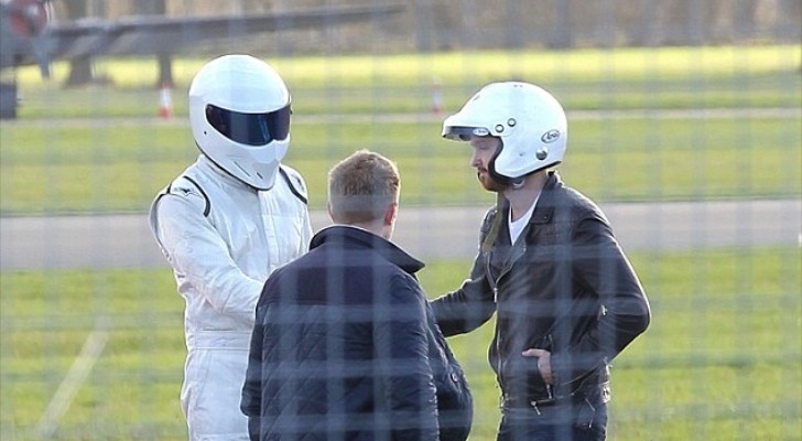 arv Samle Justering Breaking Bad" Star Aaron Paul Takes on Stig on Top Gear - autoevolution