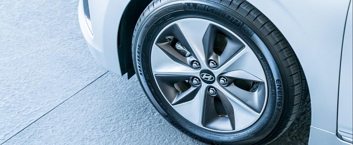 Hyundai IONIQ Tire 