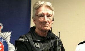 Britain’s Oldest Cop, 74, Arrests 29YO Suspect After Foot, High-Speed Chase