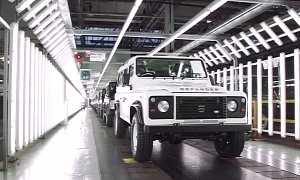 British Billionaire Considers Restarting Land Rover Defender Production