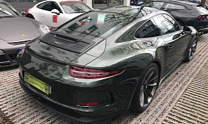 "British Racing Green" Porsche 911 R Gets Transparent Protection Film, Is Shiny