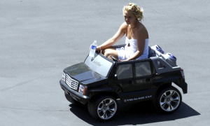 Britney's Escalade Involved in Accident
