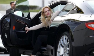 Britney Spears in a Maserati GranTurismo
