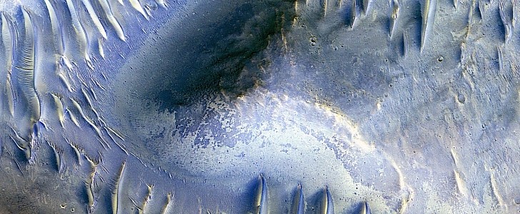 "The splitting of dunes” on Mars