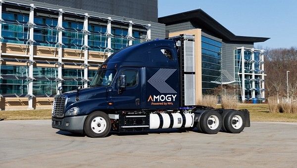 Amogy retrofitted a Freightliner Cascadia with its ammonia-to-power system