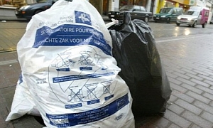 Brussels Police Hides Speed Traps in Garbage Bags