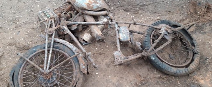 Man found a BSA M20 bike in his backyard, after more than 70 years 
