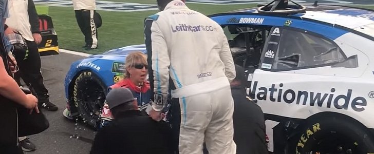 Bubba Wallace throws his water on Alex Bowman's face at the end of the race