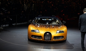 Bugatti Veyron Grand Sport Venet Is a Rusty Piece of Geneva Art <span>· Live Photos</span>