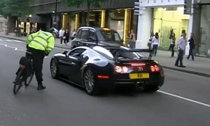 Bugatti Veyron Pulled Over by Police Bicycle in London