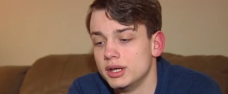 Teen recalls strange moment when the school bus driver walked away from a bus packed with kids