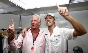 Button Celebrates F1 Title Alone, in Hotel Room