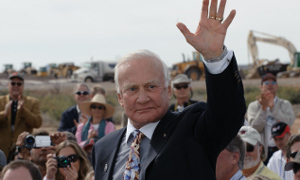 Buzz Aldrin Endorses Private Space Vehicles