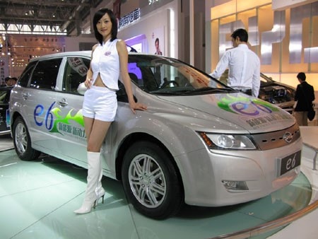 BYD E6, in the background
