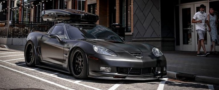 C6 Corvette with LOMA GT2 widebody kit and Thule roof box