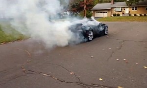 C7 Chevrolet Corvette Owner Does a Clutch Barbeque While Trying a Burnout