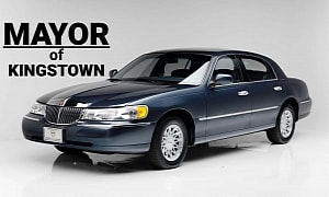 California Dealer Sells Low-Mileage 1998 Lincoln Town Car for 2024 Kia Forte Money