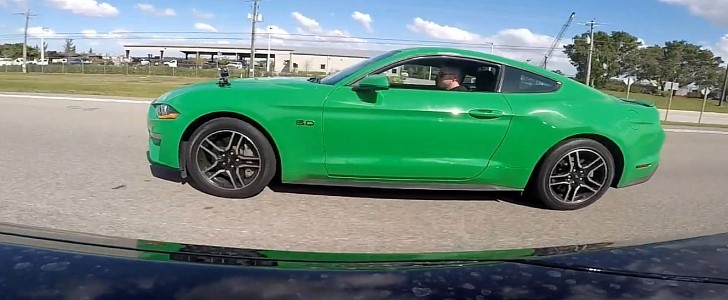 2019 Ford Mustang GT takes on 2017 Chevrolet Camaro SS, both stock